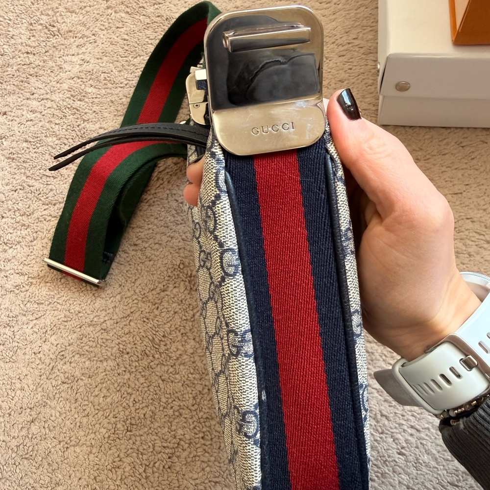 Gucci Beige and Blue Crossbody Bag with Green and Red Strap - Picture 3 of 13
